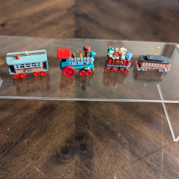 1990 Hallmark  Collectors Series Mini Keepsake Ornament Trains - Picture 2 of 11